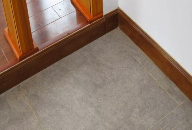 gạch ốp chân tường