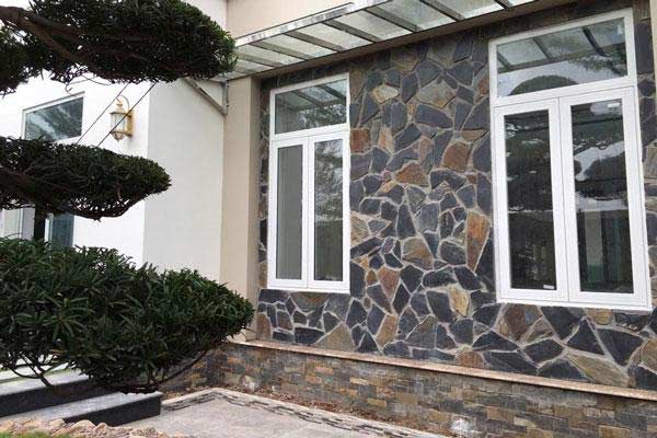 Tiêu chí chọn gạch ốp chân tường ngoài trời là gì?