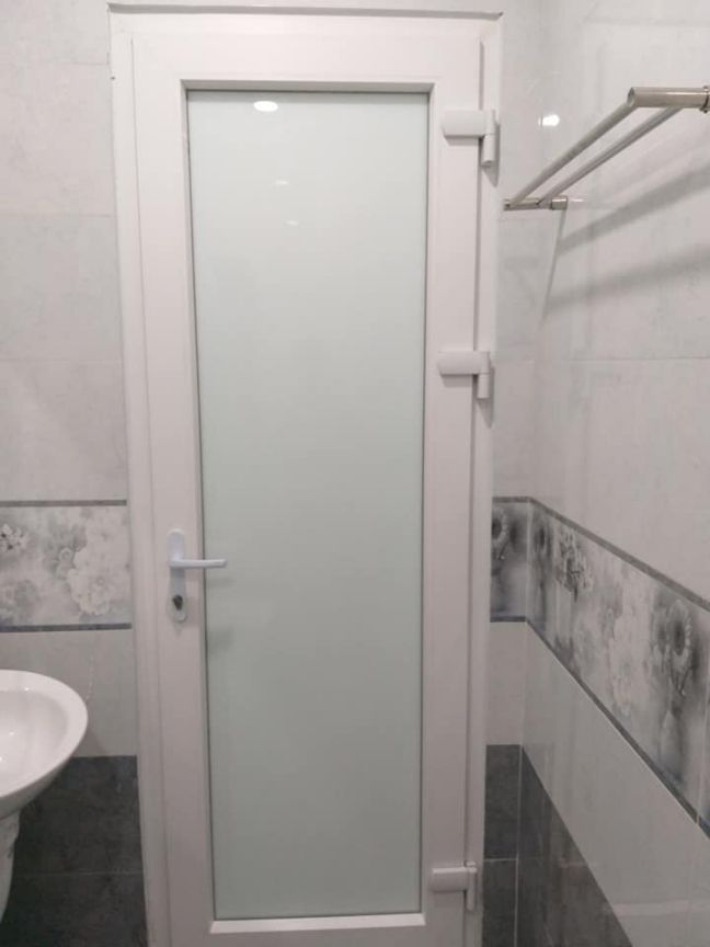 cửa nhôm cho phòng vệ sinh
