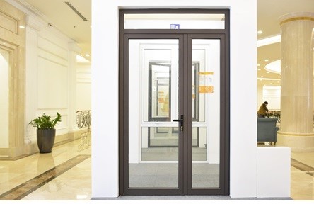 Cửa nhôm kính 2 cánh lệch được sử dụng ở đâu?