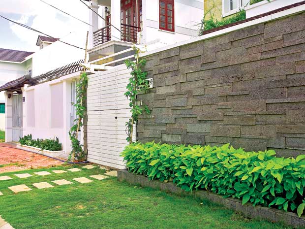 Tại sao phải sử dụng gạch ốp chân tường hàng rào