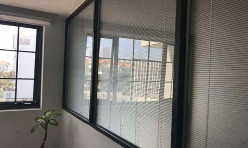 Ưu điểm của nhôm kính 2 lớp có rèm