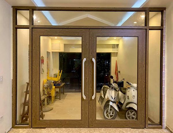 Phân loại các mẫu cửa kính cường lực nhà ống