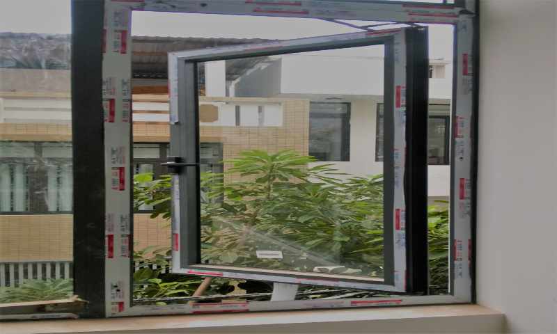 Lắp cửa 1 cánh ở cửa sổ 