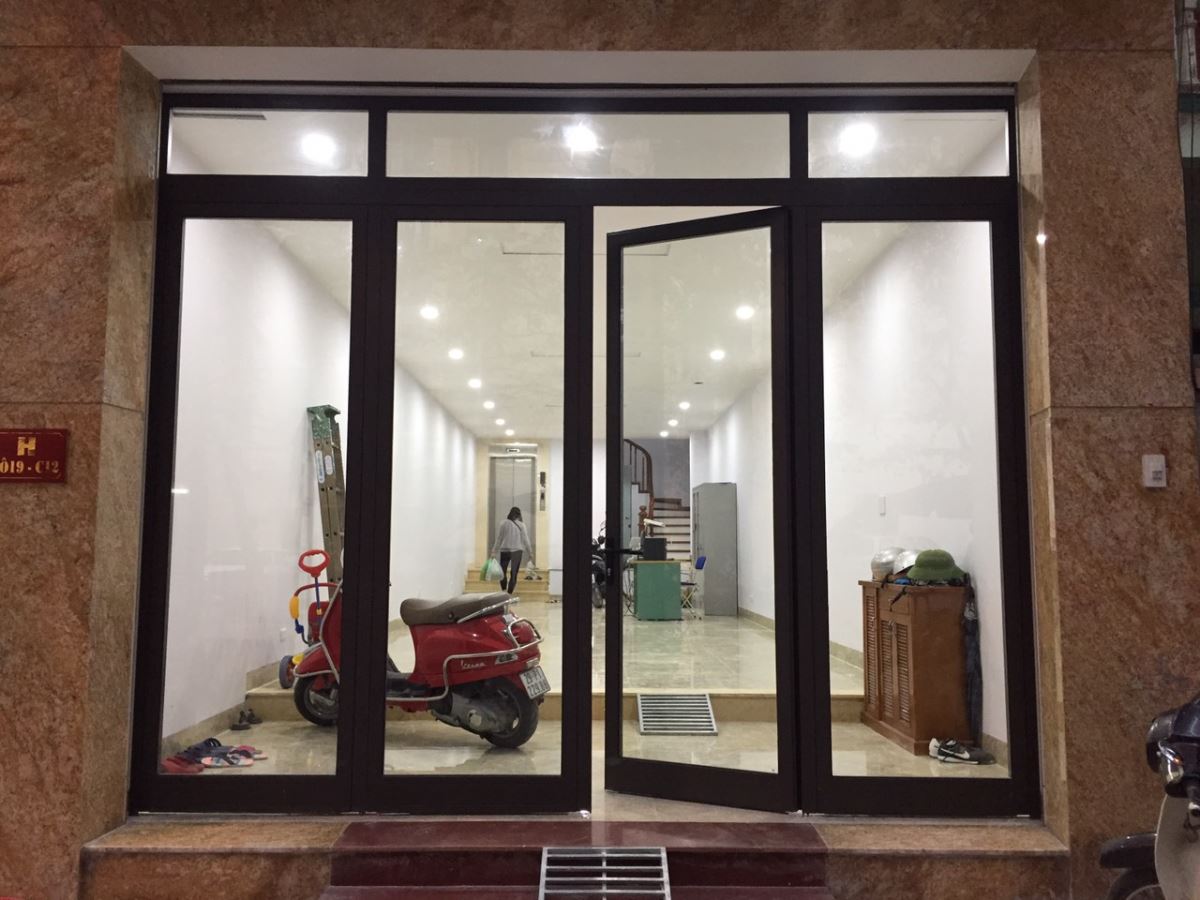 Cửa nhôm xingfa 4 cánh giá bao nhiêu?