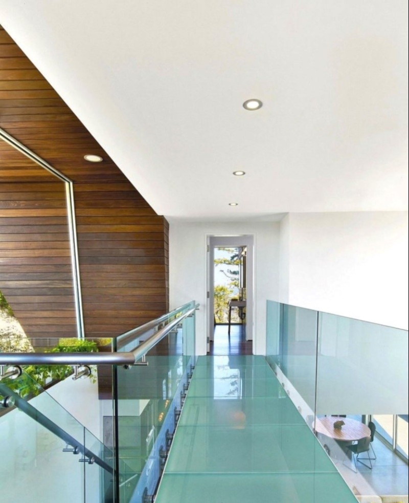 kính cường lực làm sàn nhà