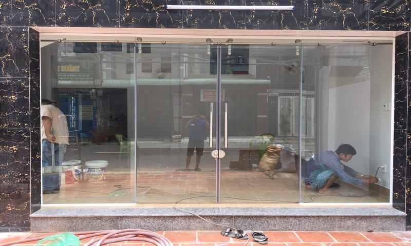 Cửa kính cường lực 4 cánh mở xoay được ưa chuộng nhất