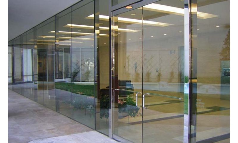 Những điều cần quan tâm khi mua cửa kính cường lực 8 ly 