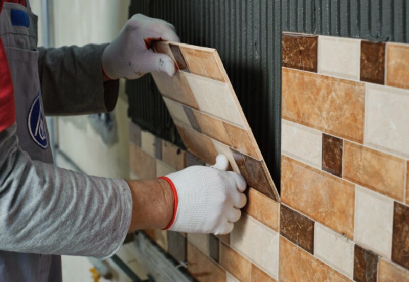 Chi phí cho quá trình thi công ốp tường là bao nhiêu trên 1m2?