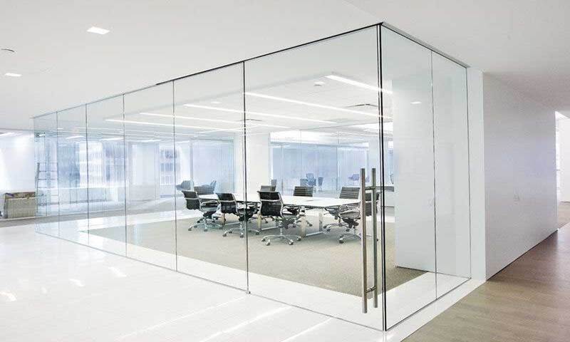 Ưu điểm nổi trội của vách kính cường lực 10mm