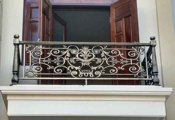 Mẫu lan can ban công sắt đẹp - Hình 2