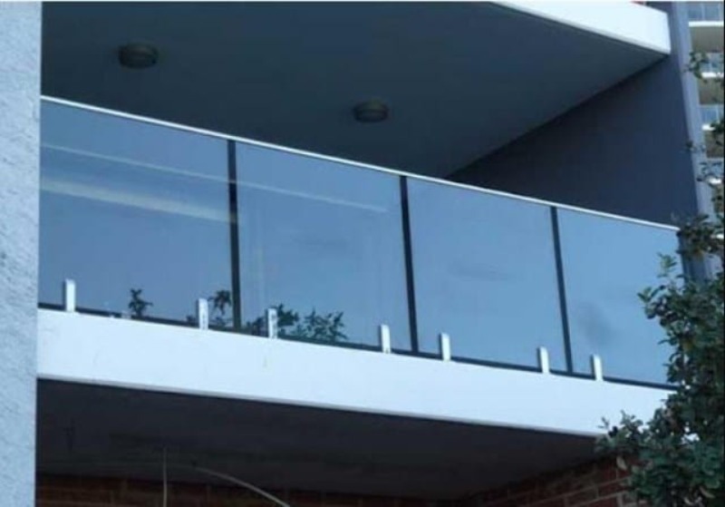 Những ưu và nhược điểm khi làm lan can bằng kính cường lực