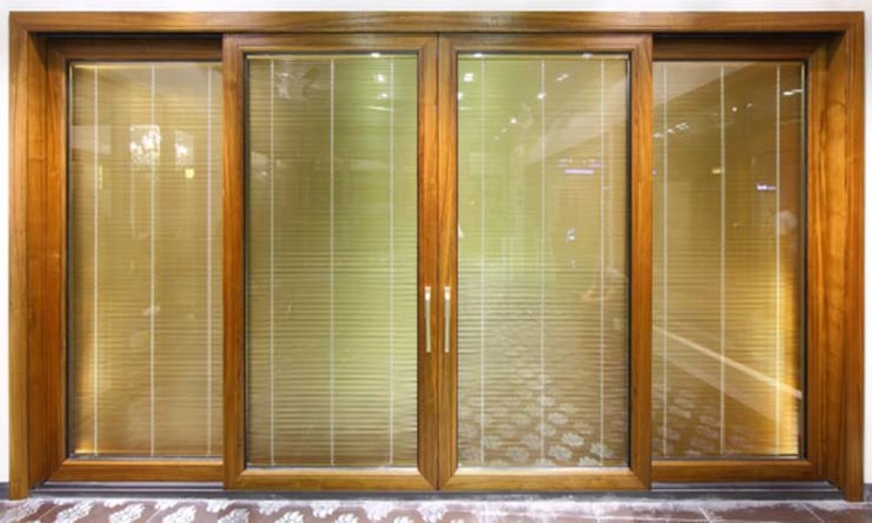 Giới thiệu một số mẫu cửa kính cường lực khung gỗ được yêu thích