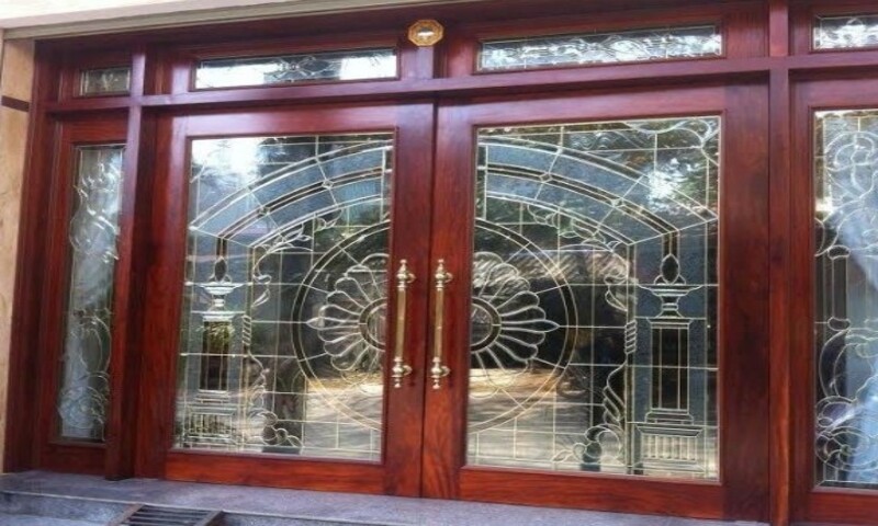 Giới thiệu một số mẫu cửa kính cường lực khung gỗ được yêu thích