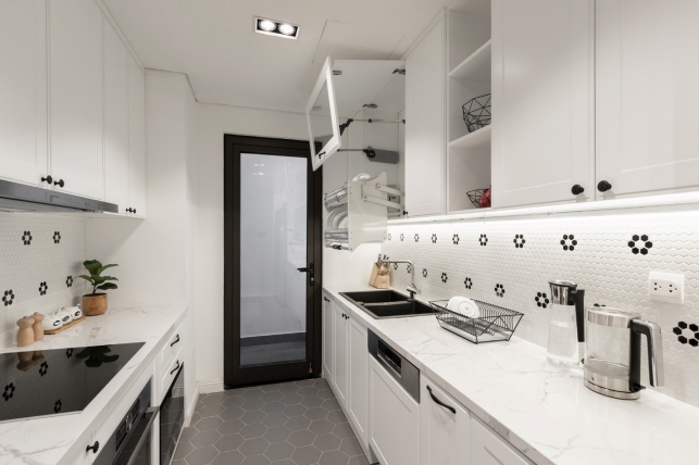 Nội thất nhà bếp căn nhà 3 tầng đẹp 7x10m