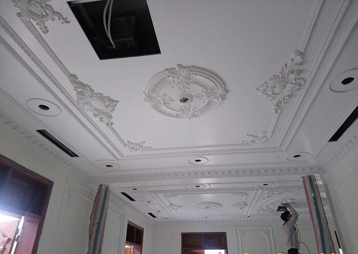 Phào chỉ trần nhà vật liệu xi măng che các khuyết điểm khá tốt