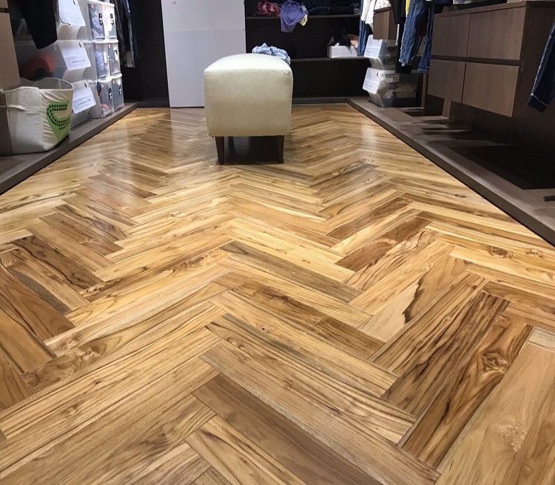 những lưu ý khi thi công sàn gỗ xương cá texture