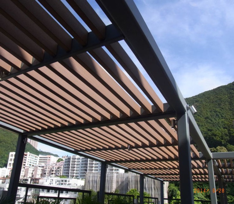 Ứng dụng sàn gỗ ngoài trời Greenwood trang trí giàn hoa